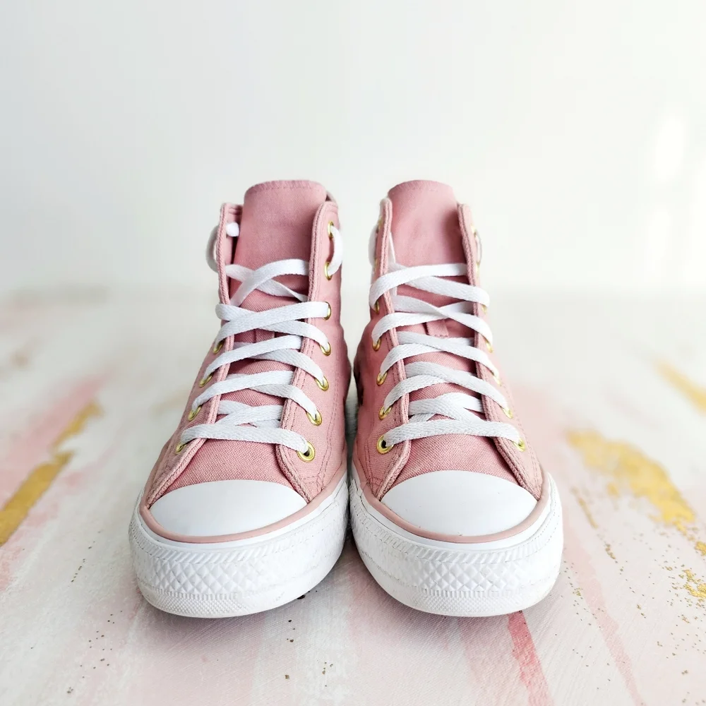 Rare Converse Chuck Taylor All Star 3D Blooms & Hummingbirds High Top Kid Size 5